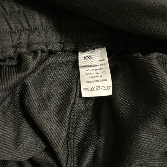 Two-piece lounge set in black - Picture 7 of 7